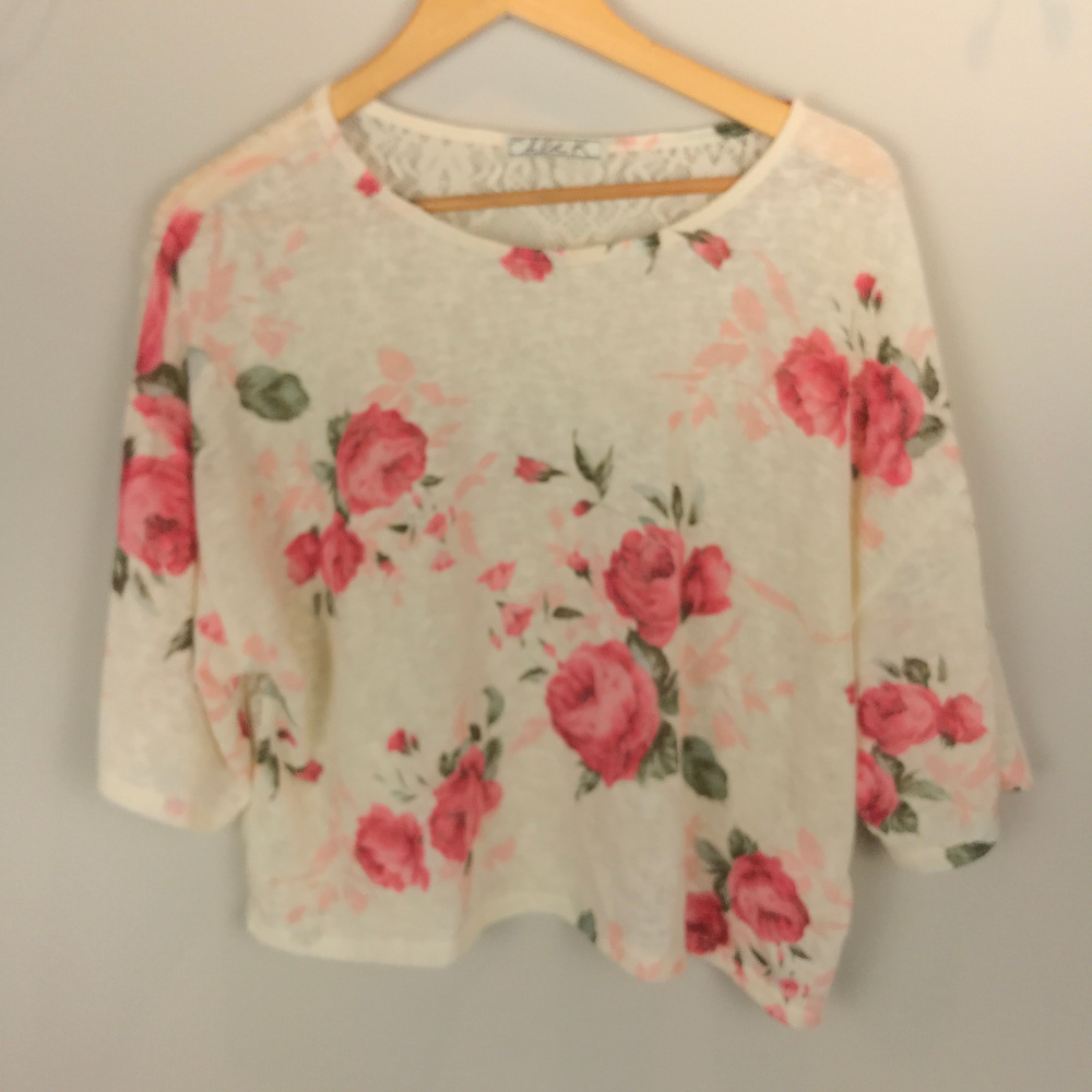 🌴 CHLOE  K Sz L Crop top with 3/4 sleeves